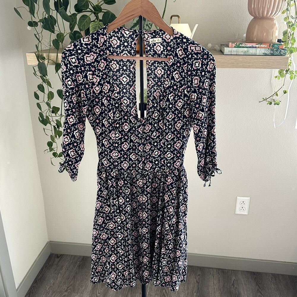 Hollister Boho Bohemian Print Mini Dress M V Neck Back Cutout Festival
